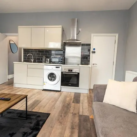 Rd B - Location Long By Shortstayuk Apartment *