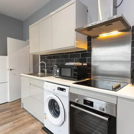 Rd B - Location Long By Shortstayuk Apartment