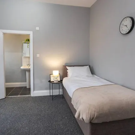 Rd B - Location Long By Shortstayuk Apartment *