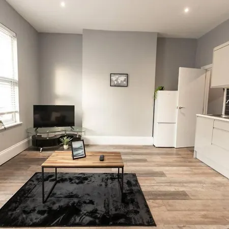 Rd B - Location Long By Shortstayuk Apartment *