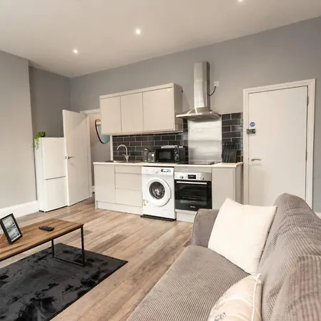 Rd B - Location Long By Shortstayuk Apartment
